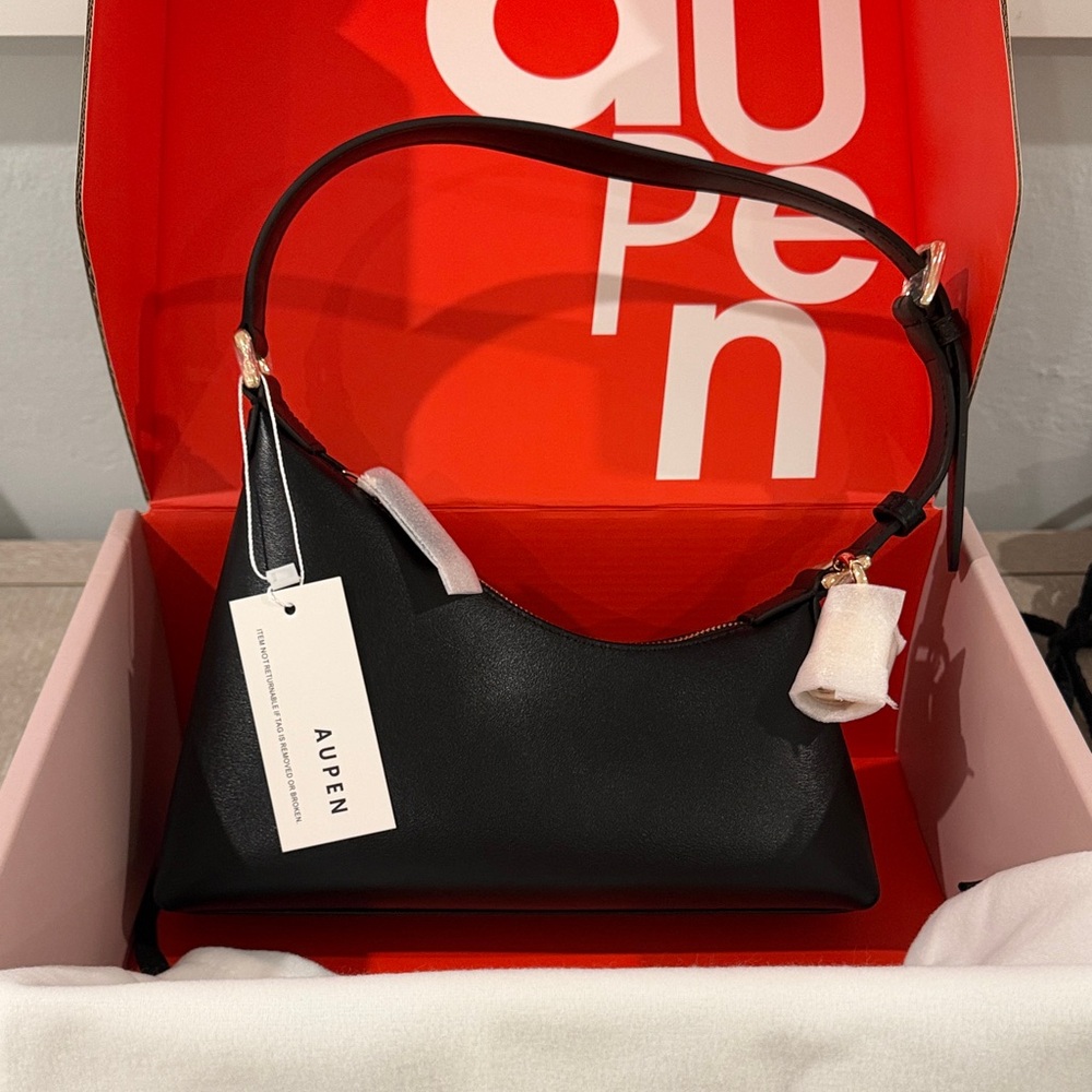 Aupen Nirvana Buckle black purse